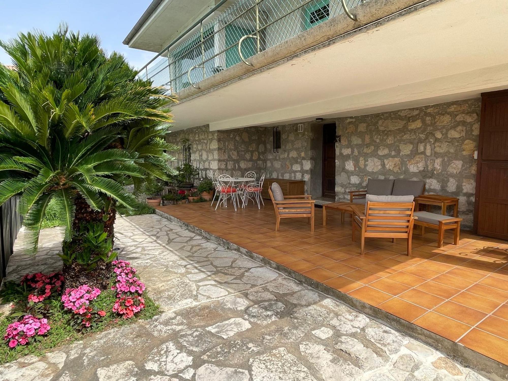 Bas De Villa Avec Acces Piscine Pres De Nice Cannes Monaco Carros Exterior foto